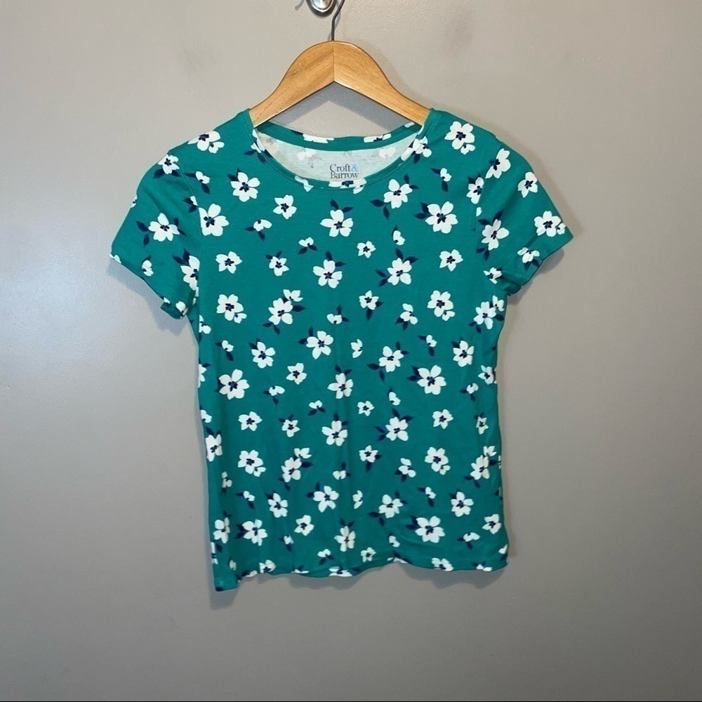 Croft and barrow floral crew neck Tshirt